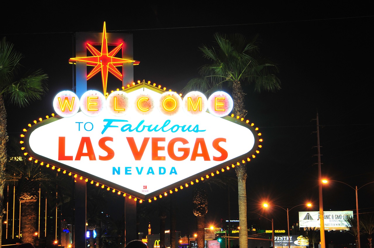 What makes Las Vegas among the top hangout destinations in the world?